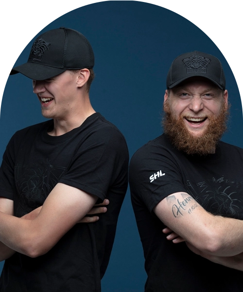 Svart ryggsäck med Linköpings logotyp i mitten.